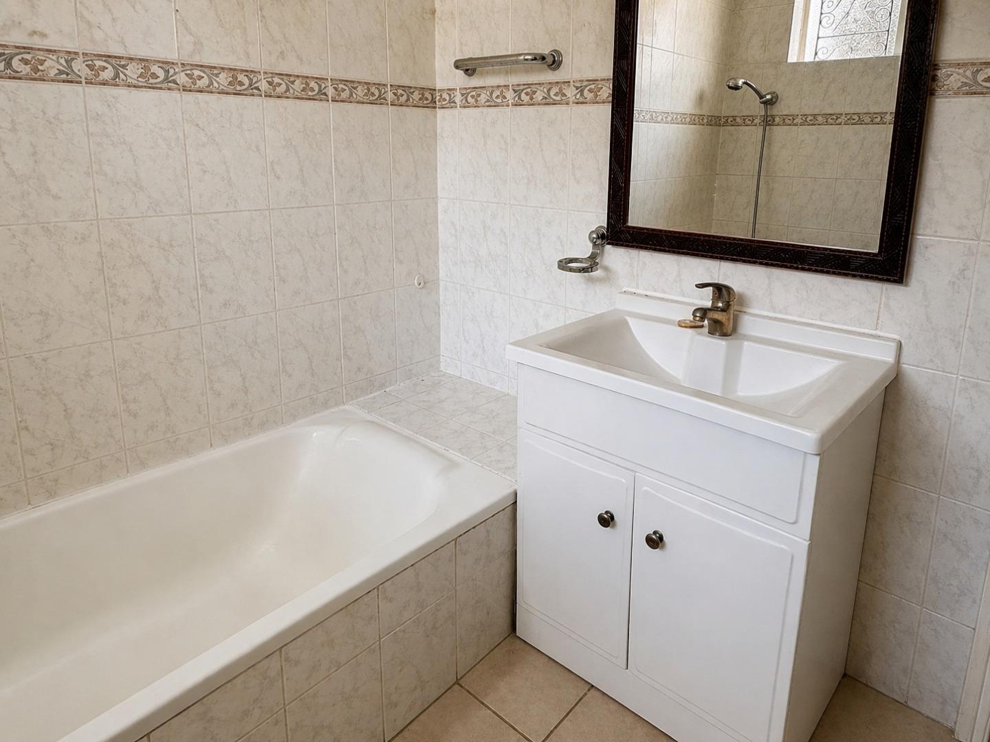 765157_bathroom.jpg