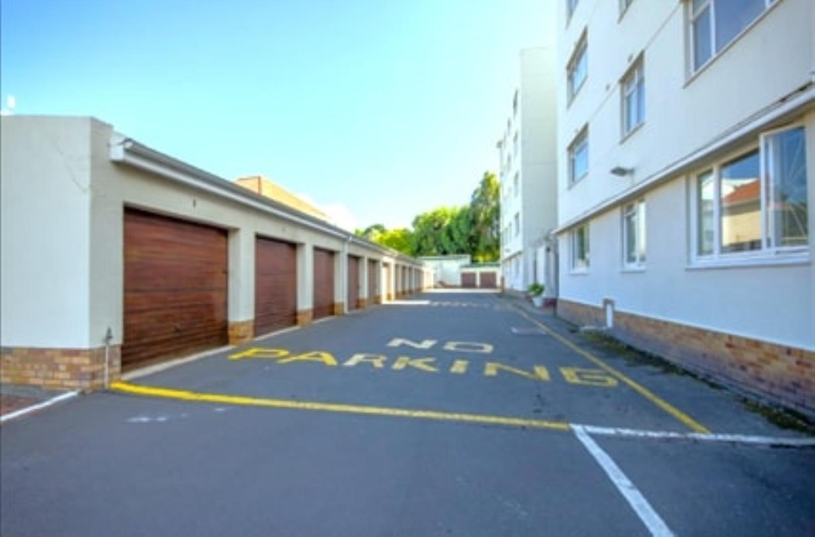 729189_garage.jpg